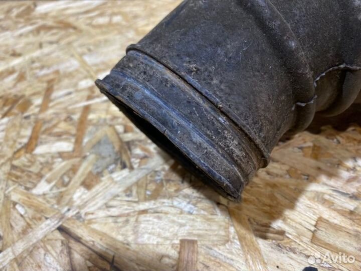 Патрубок воздушного фильтра Mitsubishi Pajero 3D