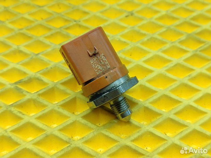 Датчик давления топлива Audi Q5 8R 2.0 CDN 2011