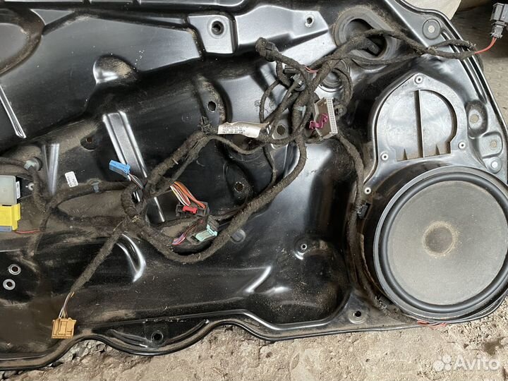 Passat b7. Внутренности водительской двери