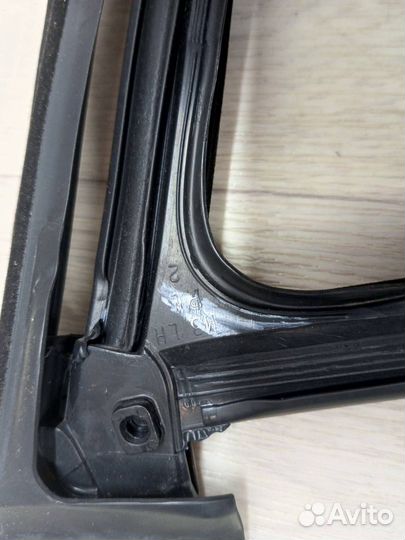 Уплотнитель стекла двери передний левый BMW 5