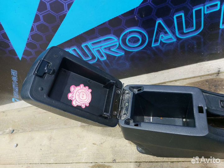 Подлокотник Almera Classic