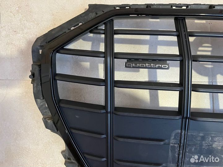 Ориг. центр. решетка бампера Audi Q5 FY 2021 rest