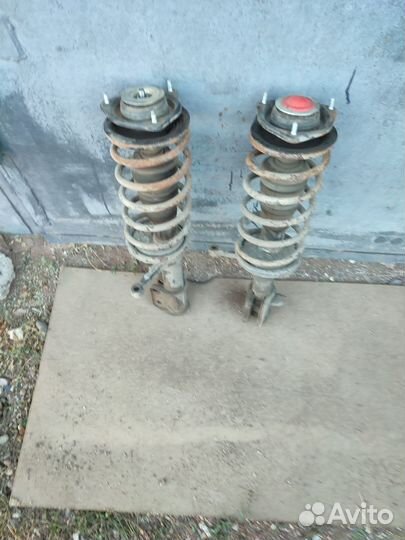 Стойка амортизатора с опорным