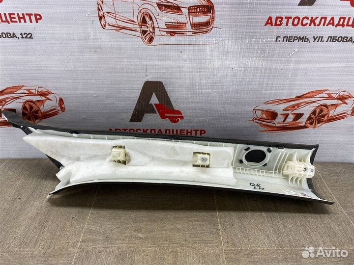 Обшивка стойки кузова передняя левая Audi Q8