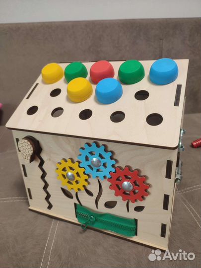 Бизиборд домик