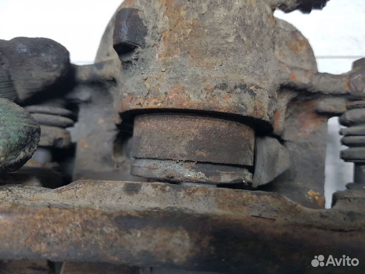 Суппорт передний правый Mitsubishi Carisma 2003г