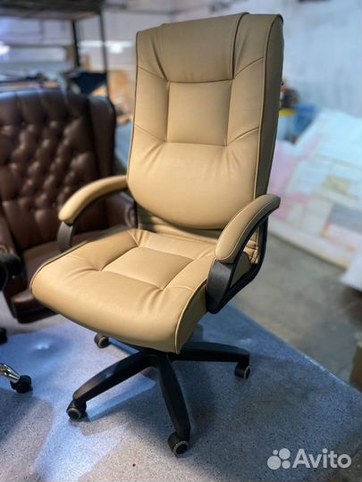 Офисное кресло