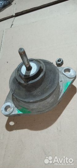 Подушка двигателя левая Audi 80b4