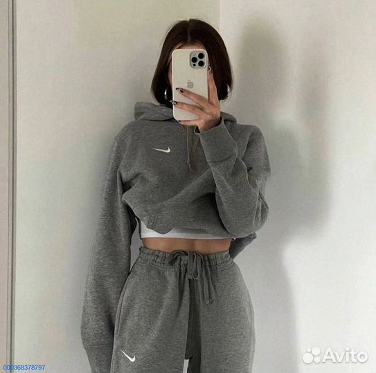 Спортивный шик: стильные костюмы для активных