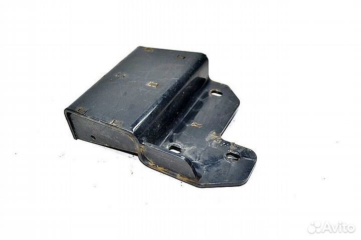 Кронштейн переднего бампера, правый MAN TGX 18.440