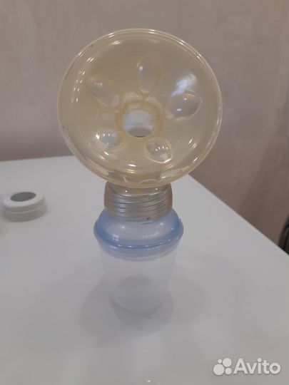 Ручной молокоотсос с системой хранения молока