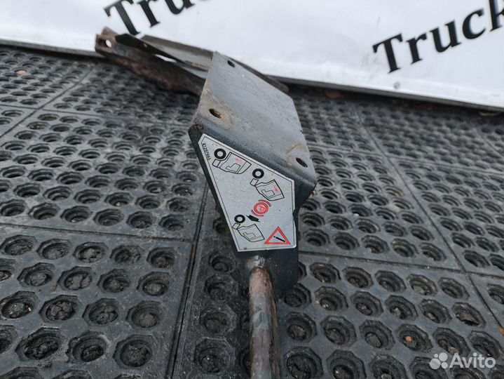 Кронштейн крыла переднего правый Iveco Stralis