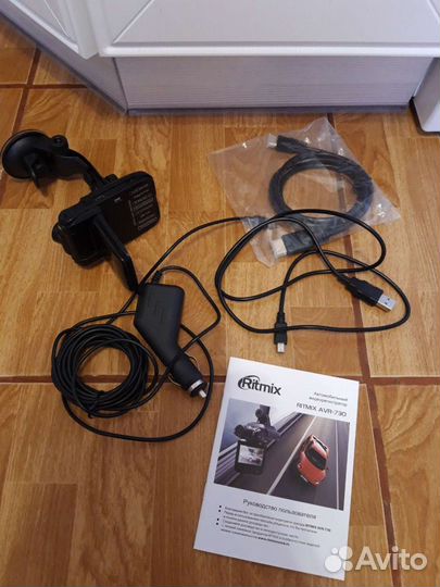 Видеорегистратор Ritmix AVR730 + Держатель