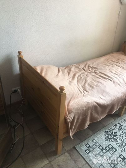 Кровать