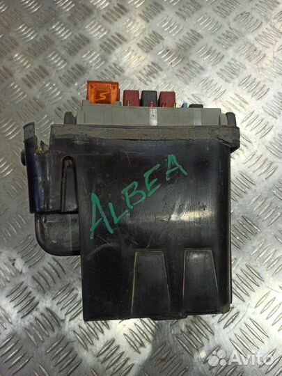 Корпус блока предохранителей Fiat Albea седан 1.4