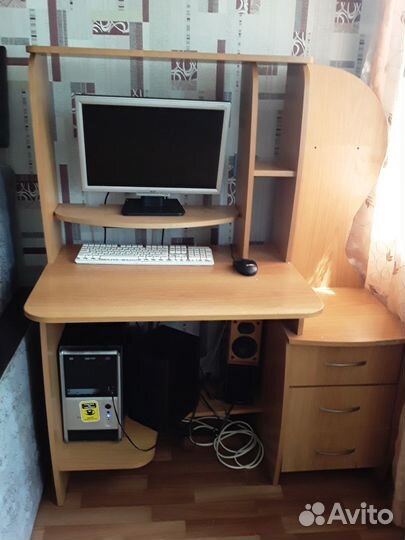 Компьютерный стол