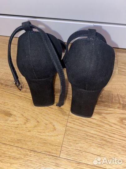 Туфли женские на каблуке черные