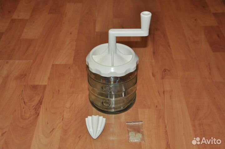 Ручная кремосбивалка