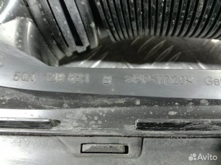 Воздухозаборник Volkswagen Golf 7 CJZ 1.2T