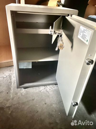 Продам сейф фирмы valberg