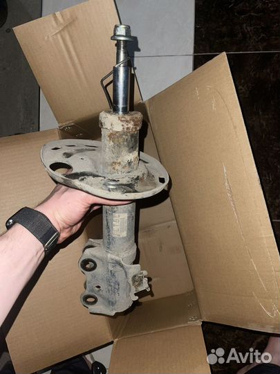 Амортизатор на Тойота corolla, королла 150-180