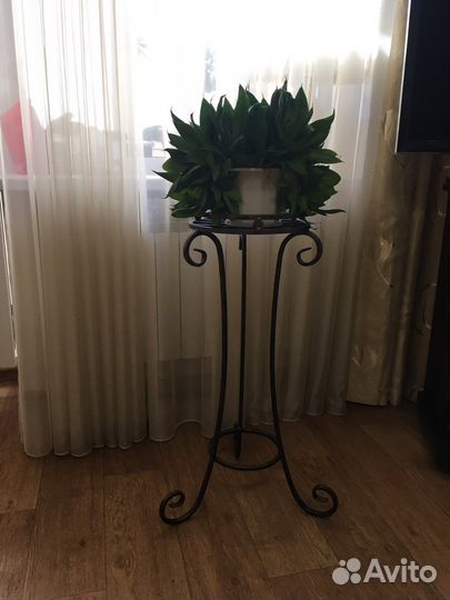Подставка новая кованая ручная работа под цветы