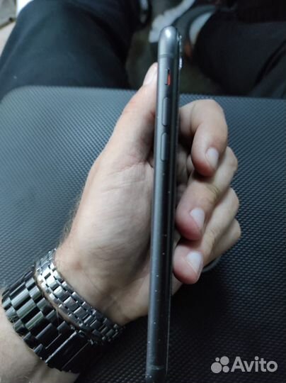 Телефон iPhone 11