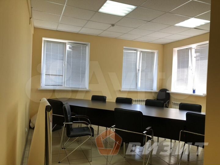 Офис с кабинетной планировкой, парковка