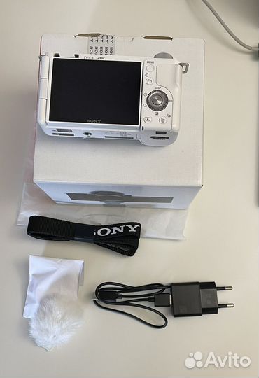 Sony ZV E10 на гарантии + клетка + флешка