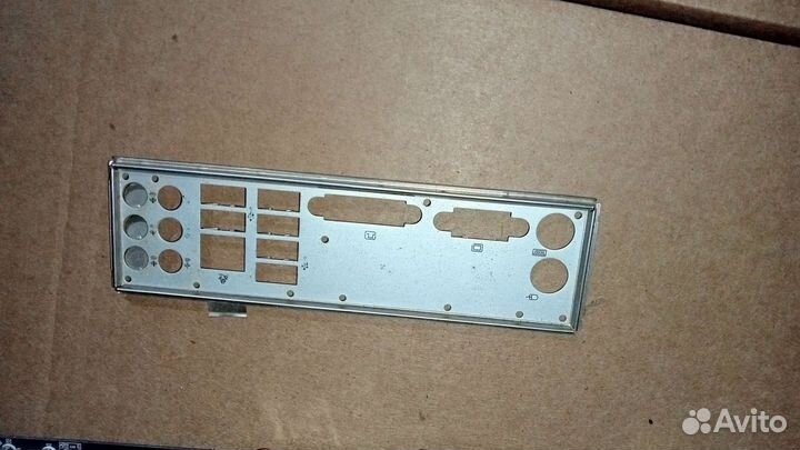 Корпус и материнские платы и монитор