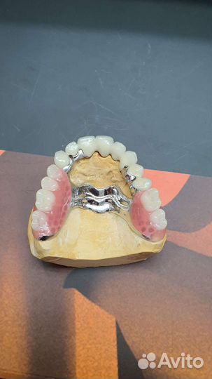 Зубной техник и стоматолог