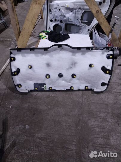 Обшивка крышки багажника Mercedes GL X164