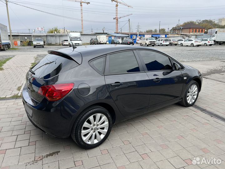 Opel Astra 1.4 МТ, 2011, 198 000 км