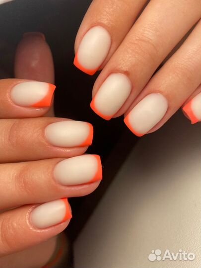 Наращивание ресничек,ногтей