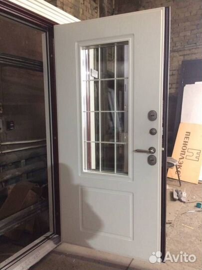 Дверь входная с окном и терморазрывом