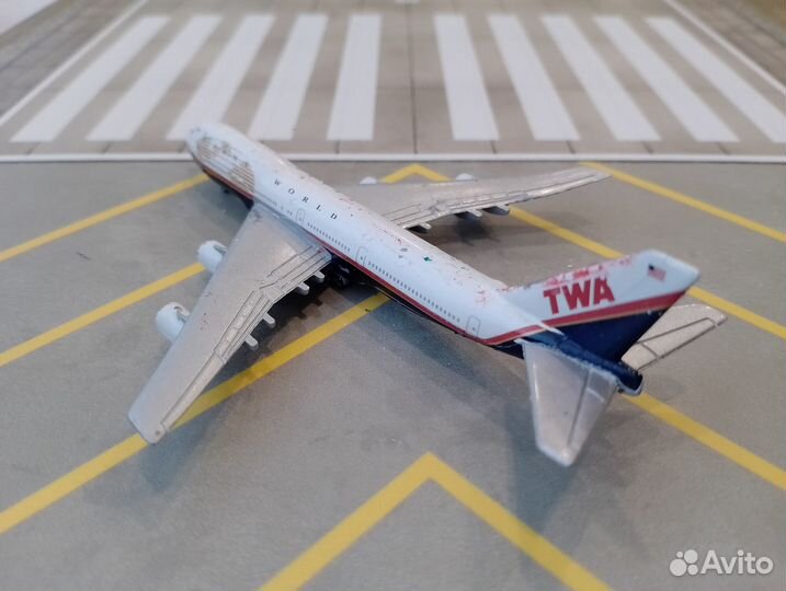 Самолёт Boeing 747 