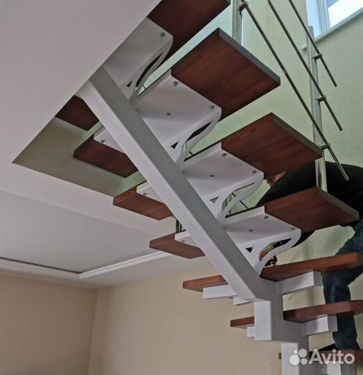 Лестница на металлическом каркасе