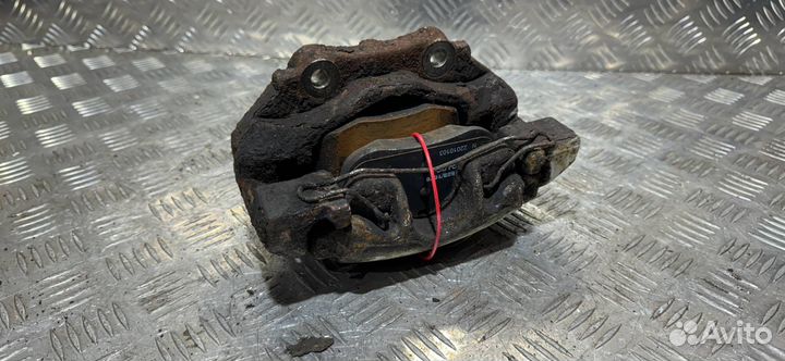 Суппорт тормозной передний правый Peugeot Partner