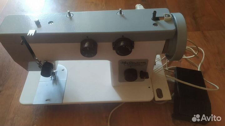 Швейная машина Чайка 143