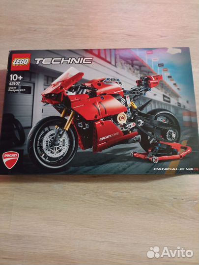 Lego Technic новый 42107