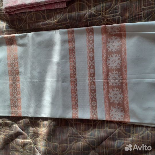 Полотенца, простыни, наволочки, покрывала, одеяла