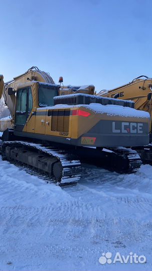 Машинист гусеничного экскаватора