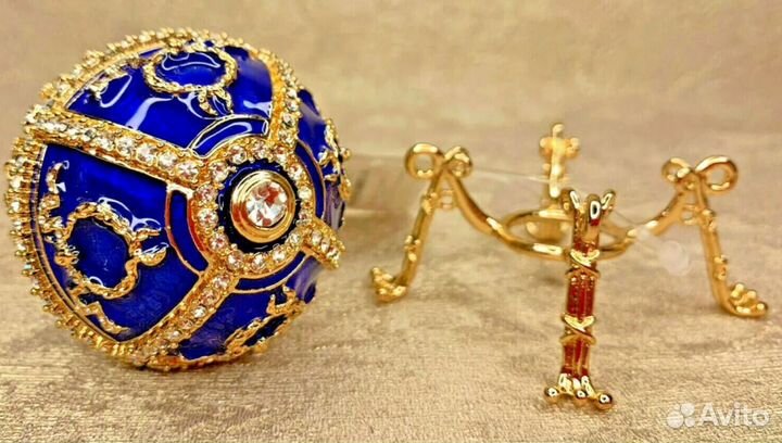 Яйцо пасхальное Фаберже с бутоном и подвеской