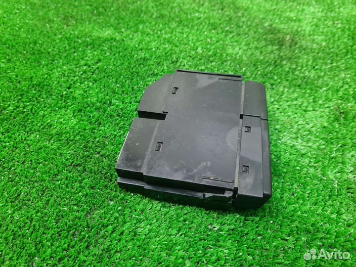 Кнопка обогрева заднего стекла Тойота Авенсис Т250