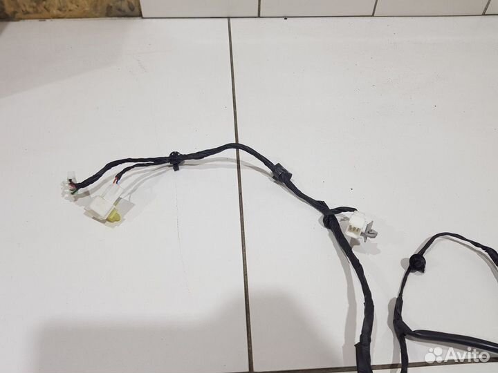 Электропроводка двери багажника (Hyundai Santa Fe)