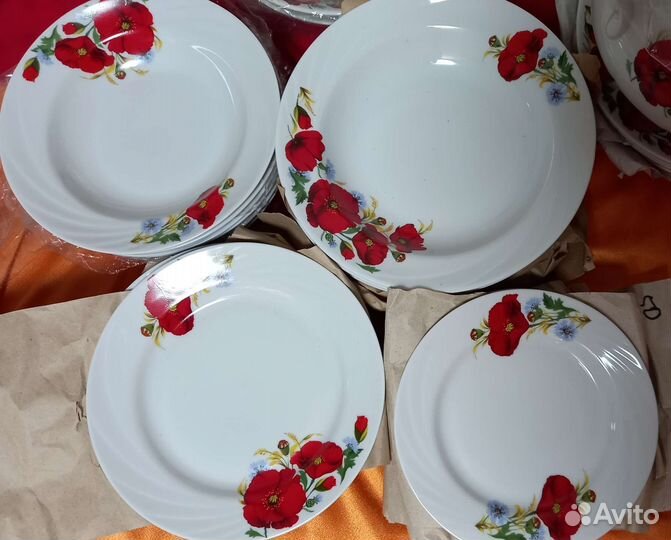 Тарелки, пиалы, супница от сервиза