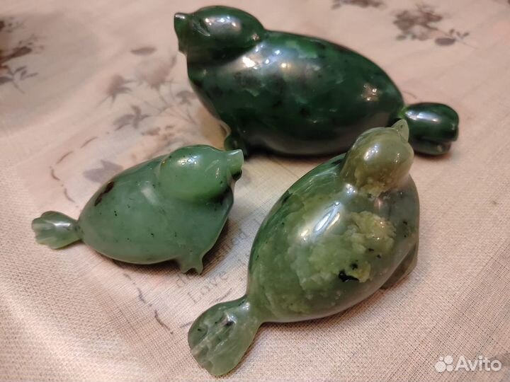 Нерпы из натурального камня чароит, нефрит и т.д