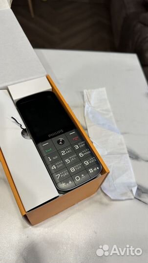 Кнопочный телефон Philips InTouch E227