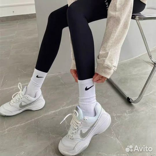 Высокие белые носки nike