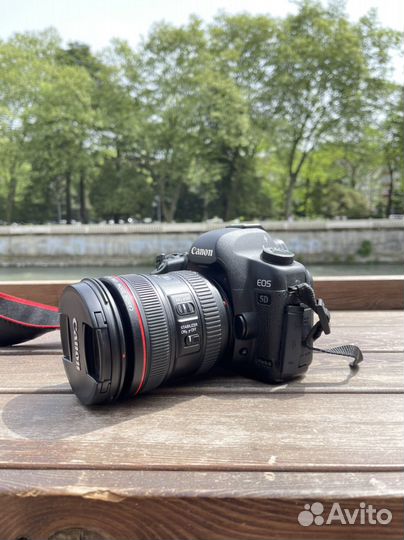 Зеркальный фотоаппарат 5D mark ii